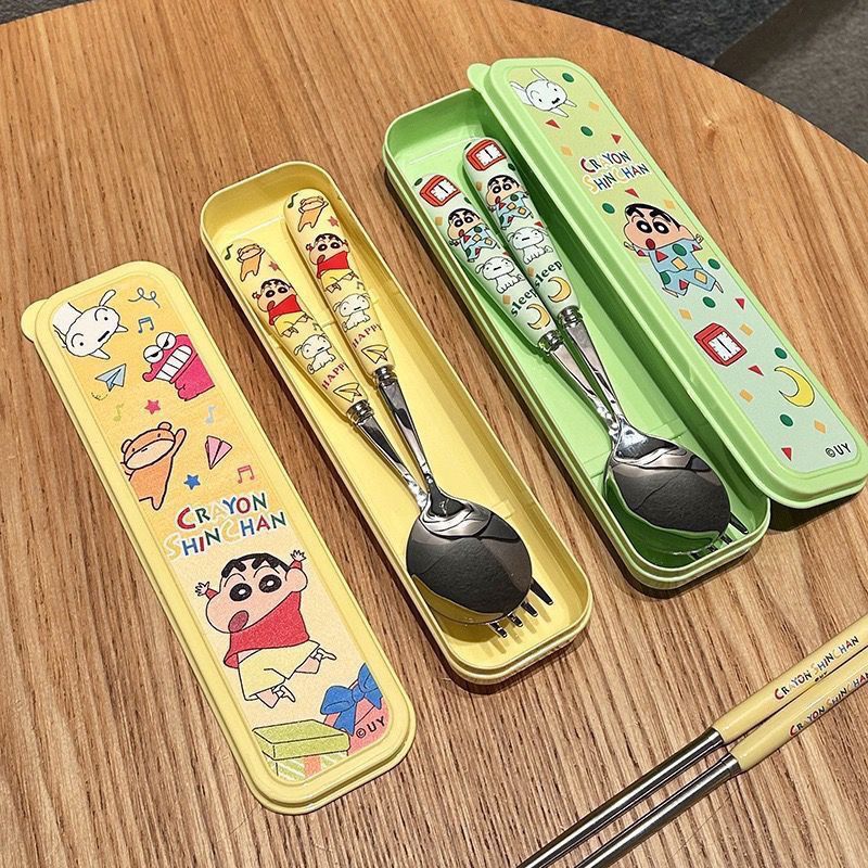 Weaning Spoon Set - かわいいクレヨンしんちゃんステンレス鋼スプーンフォーク箸セットポータブル食器キット学生寮家庭用日常使用