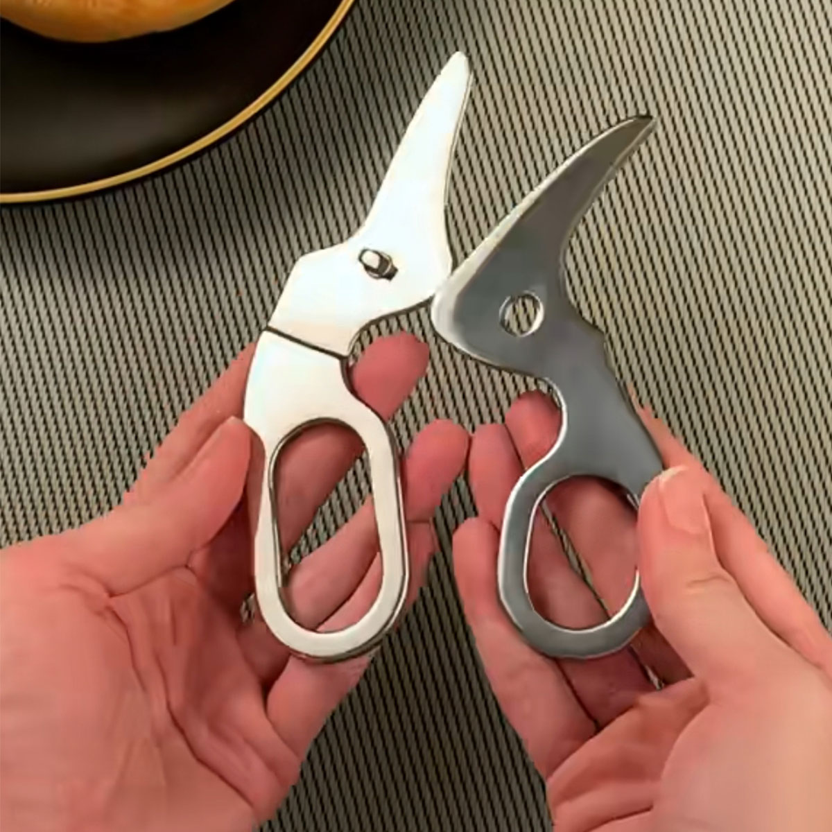 Baby Food Scissors - 安全ベビーフードはさみ - 食品グレードのステンレス鋼、握りやすい、幼児用の持ち運び可能な洗える幼児用食器
