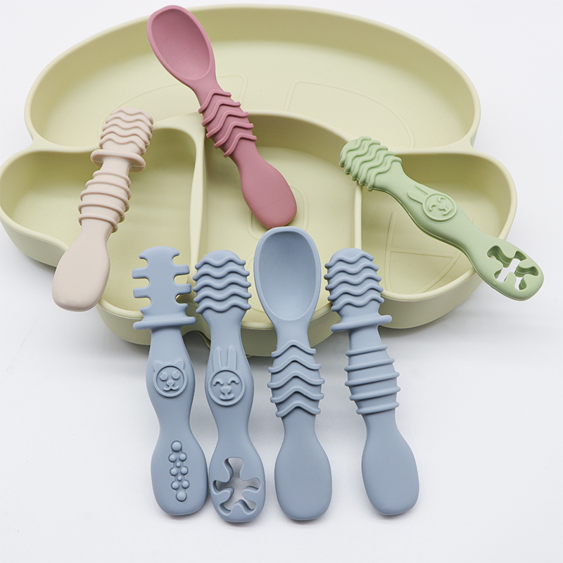 Baby Food For 7 Month Old - シリコン製ベビーフードスプーン4本セット、6ヶ月以上の赤ちゃん向けトレーニングスプーン、握りやすい食器、クリスマスギフト