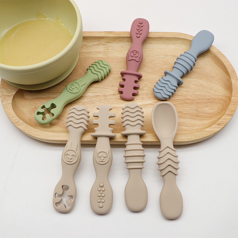 シリコン製ベビーフードスプーン4本セット、6ヶ月以上の赤ちゃ - Baby Food For 7 Month Old のレビューと価格